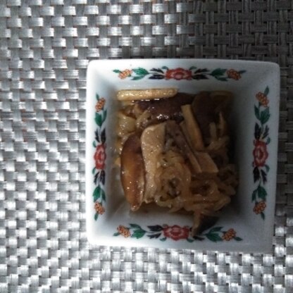 こんばんは～♪
お弁当に椎茸と煮て
入れました(*^^*)
茶色の煮物があると
ほっとしますね♥️